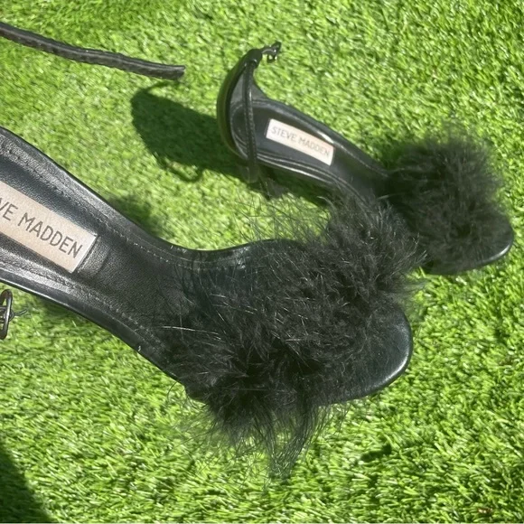 Steve Madden Scarlet Fuzzy Heels Size 7 - Picture 2 of 5